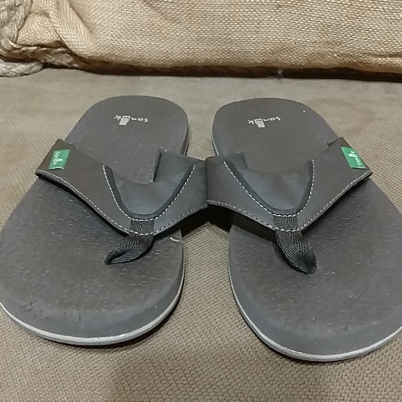 sanuk boys flip flops
